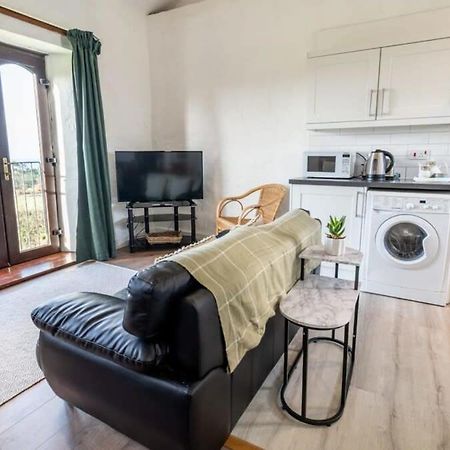 Lovely 2 Bedroom Coastal Cottage Near Bude Exteriör bild