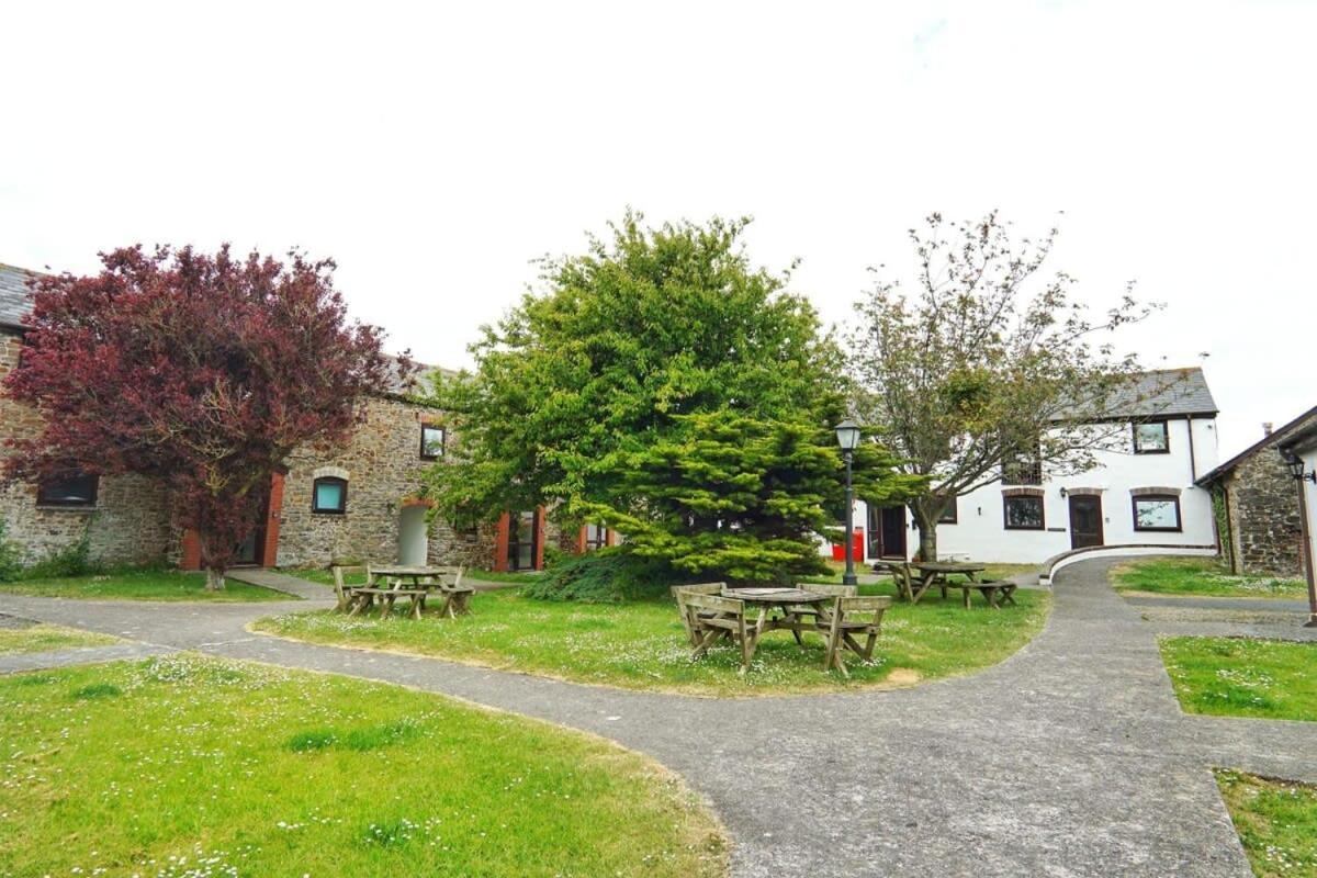 Lovely 2 Bedroom Coastal Cottage Near Bude Exteriör bild