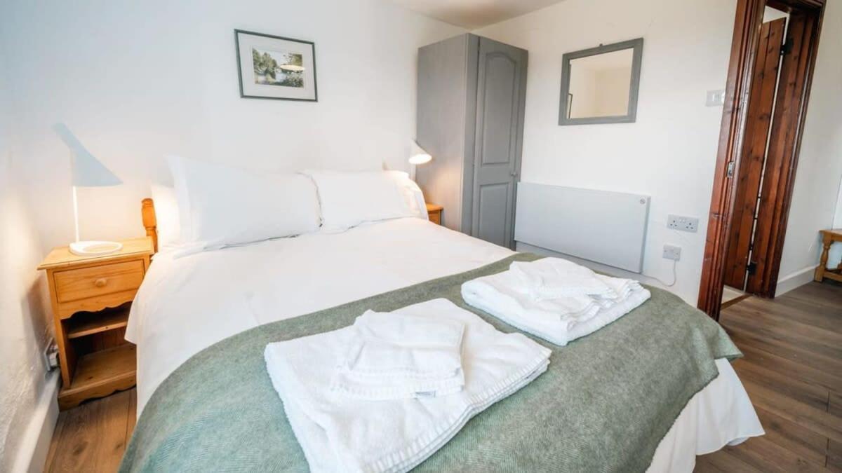 Lovely 2 Bedroom Coastal Cottage Near Bude Exteriör bild