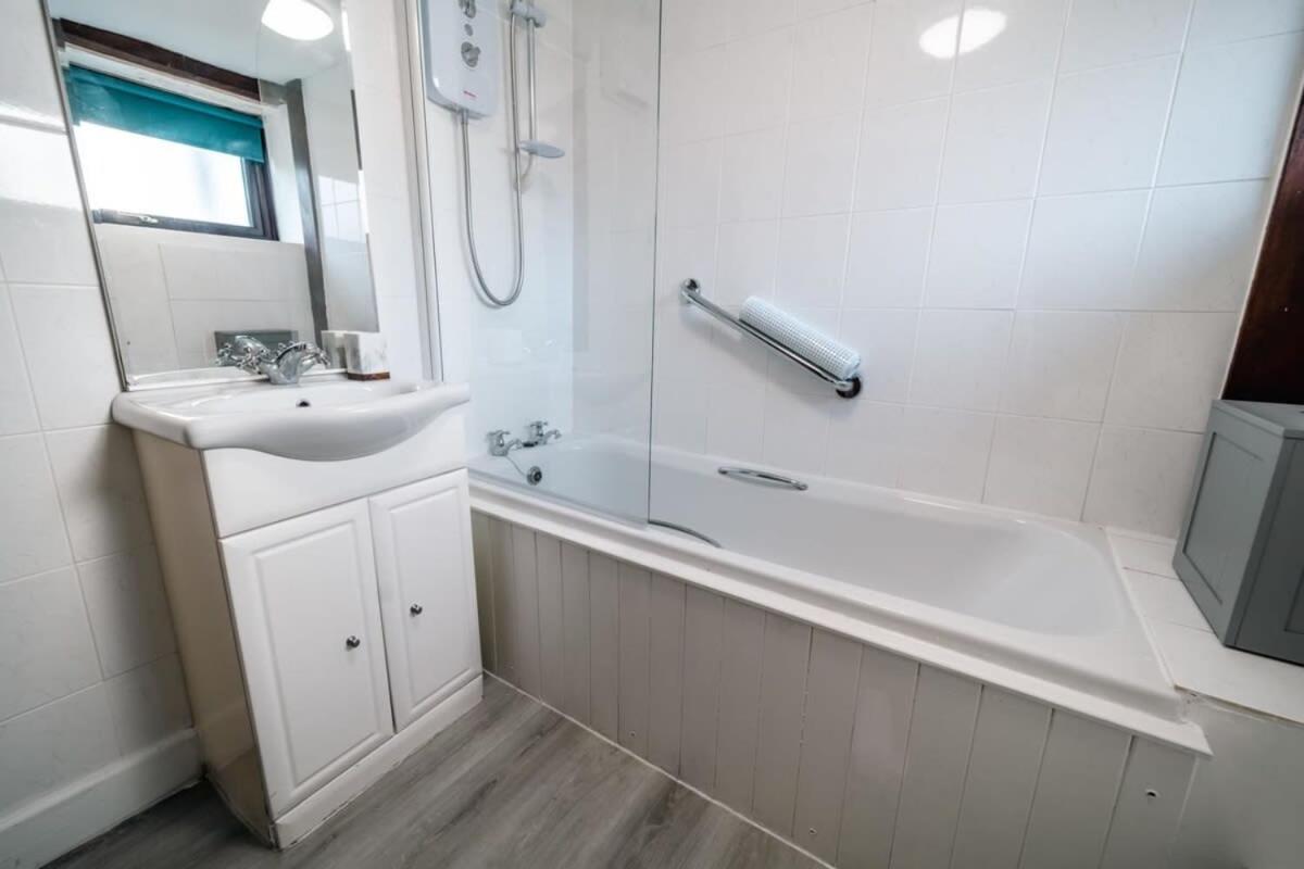 Lovely 2 Bedroom Coastal Cottage Near Bude Exteriör bild