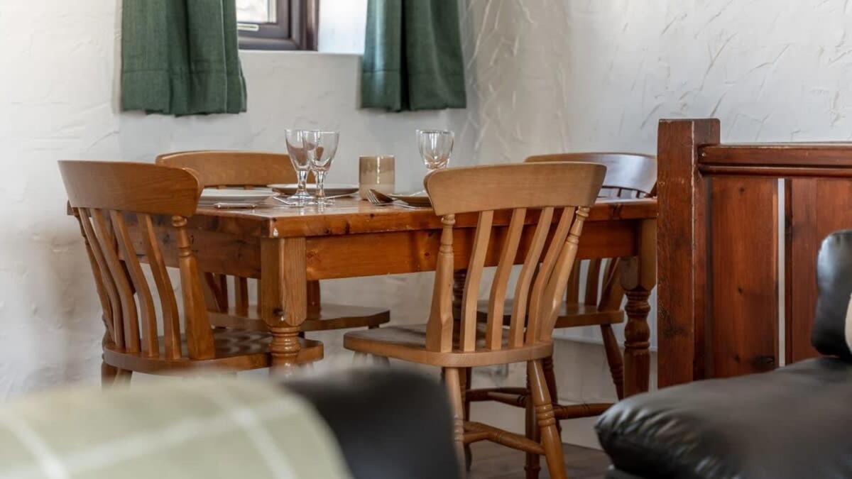 Lovely 2 Bedroom Coastal Cottage Near Bude Exteriör bild