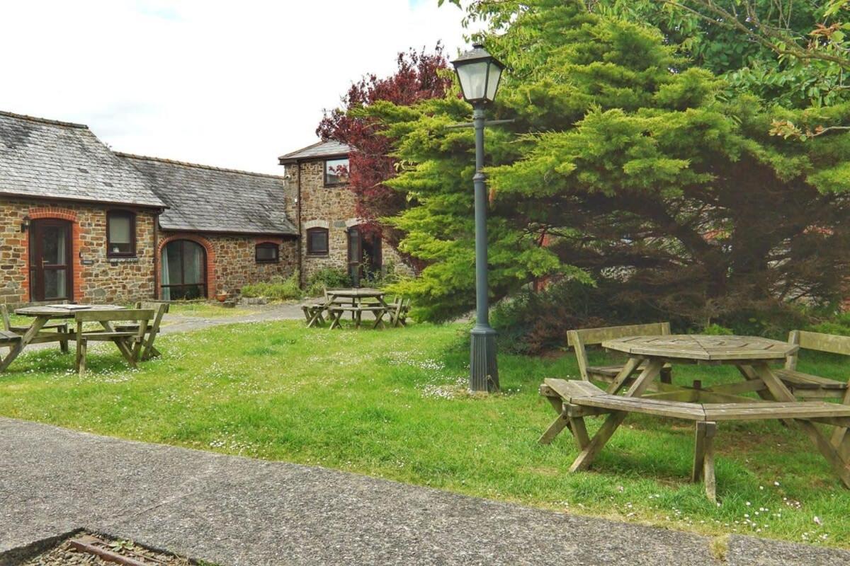 Lovely 2 Bedroom Coastal Cottage Near Bude Exteriör bild