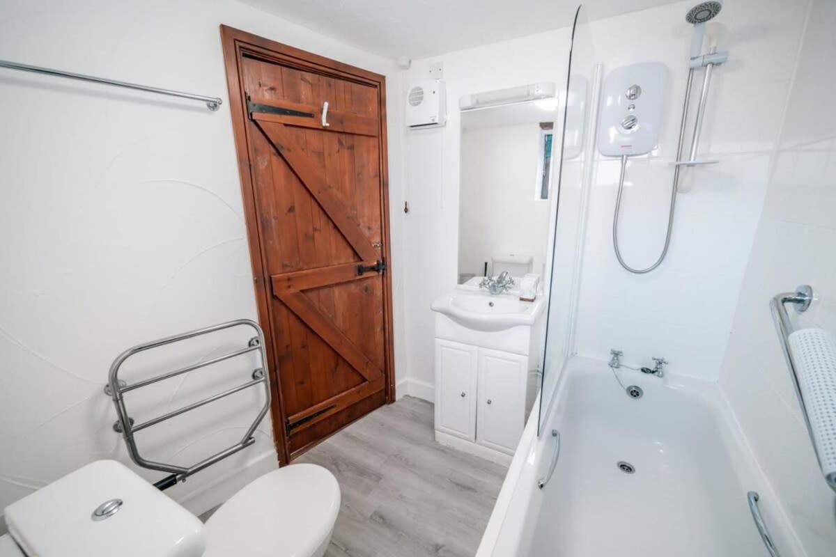 Lovely 2 Bedroom Coastal Cottage Near Bude Exteriör bild